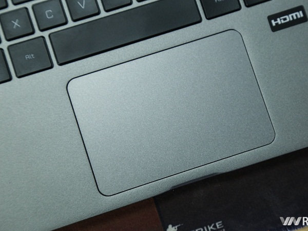 Gram có thể coi là một trong những chiếc laptop Windows có touchpad tốt nhất hiện nay, thay thế được chuột ngoài trong nhiều tác vụ