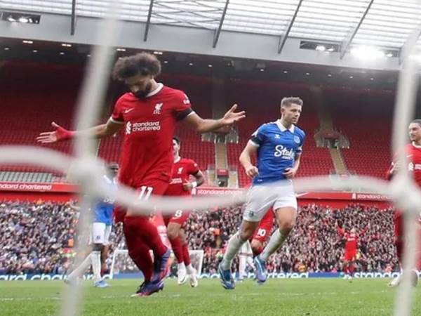 Thắng Everton 2-0, Liverpool tạm chiếm ngôi đầu Ngoại hạng Anh