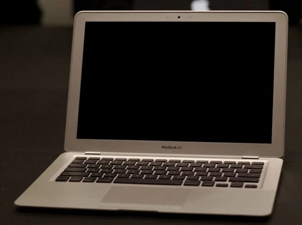 Mẹo xử lý lỗi laptop mở nguồn không lên