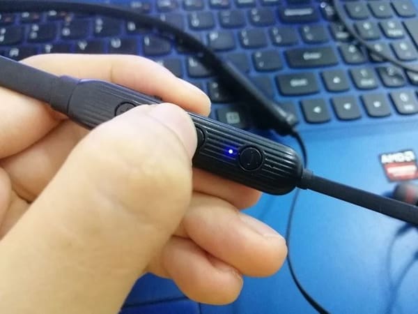 Cách đặt tai nghe vào chế độ kết nối