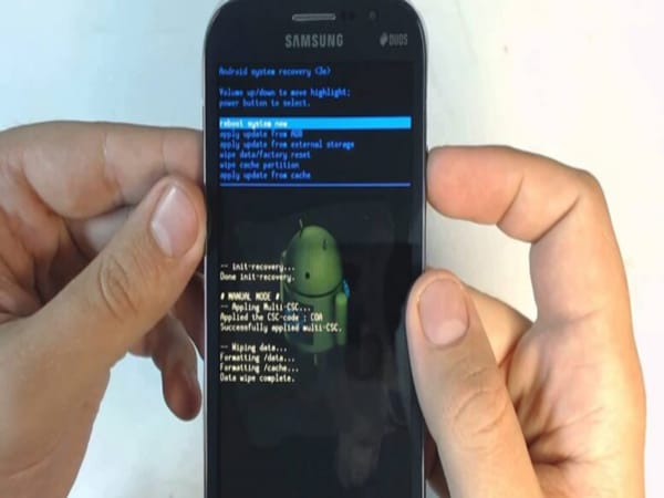 Cách Reset điện thoại Android: Sử dụng phím cứng (hard reset)