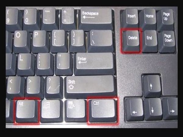 Sử dụng tổ hợp phím Ctrl + alt + del